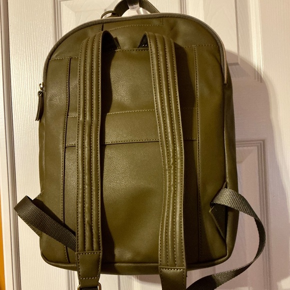 Backpack - Picture 2 of 4
